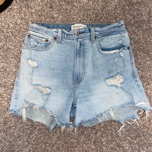 CURVE LOVE A&F 4 inch short!